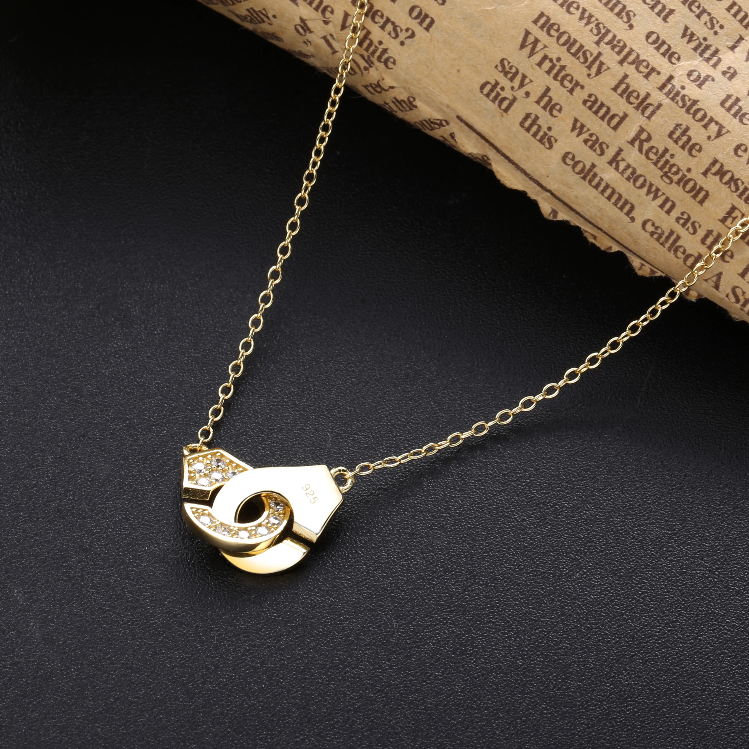 Moonmory 925 Sterling Silver Necklace Handcuffs Pendant Series For Women And Men Zircon Crystal Lock Couple Chain 2020 Trend
Moonmory 925 Sterling Silver Necklace Handcuffs Pendant Series For Women And Men Zircon Crystal Lock Couple Chain 2020 Trend