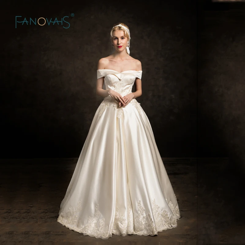 Элегантное свадебное платье 2020 с открытыми плечами, трапециевидные свадебные платья, женское платье невесты, свадебное платье, vestido de noiva
Элегантное свадебное платье 2020 с открытыми плечами, трапециевидные свадебные платья, женское платье невесты, свадебное платье, vestido de noiva