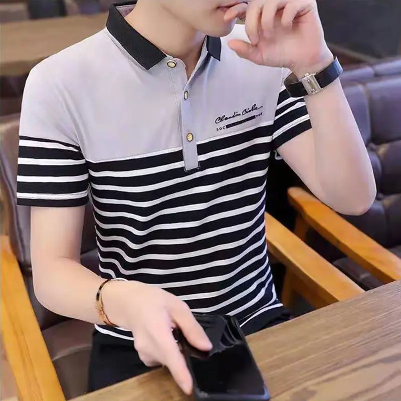 2021 Summer New Korean Version Lapel Cotton Trend Stripe Fashion Men's Polo Shirt Leisure Travel Party Youth Top B007
2021 Summer New Korean Version Lapel Cotton Trend Stripe Fashion Men's Polo Shirt Leisure Travel Party Youth Top B007