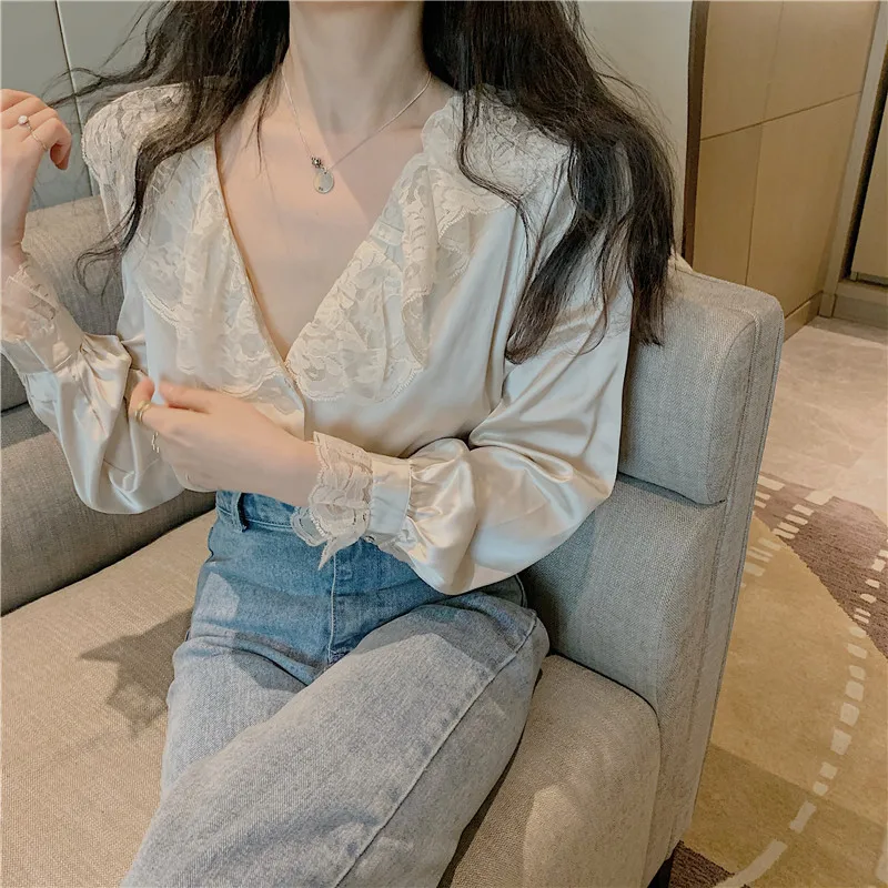 2022 Spring V-Neck Women's Shirts Solid Button Patchwork Lace Shirt Tops Women Korean Casual Elegant Long Sleeve Blouses 13654
2022 Spring V-Neck Women's Shirts Solid Button Patchwork Lace Shirt Tops Women Korean Casual Elegant Long Sleeve Blouses 13654