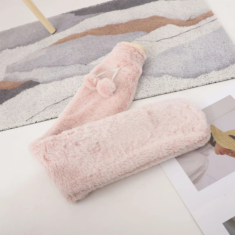 Extra Long Hot Water Bottle Bag Hand Warmer with Flannel Pocket Cover Feet Warming Water Filling Hot Long Water Bag 52*9.5cm 
Extra Long Hot Water Bottle Bag Hand Warmer with Flannel Pocket Cover Feet Warming Water Filling Hot Long Water Bag 52*9.5cm