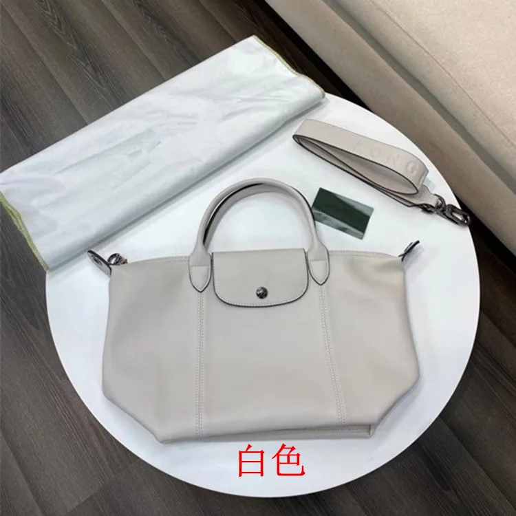 1512 Small New Lambskin Messenger Bag Women's Sheepskin Longxiang Shoulder Bag Handbag
1512 Small New Lambskin Messenger Bag Women's Sheepskin Longxiang Shoulder Bag Handbag