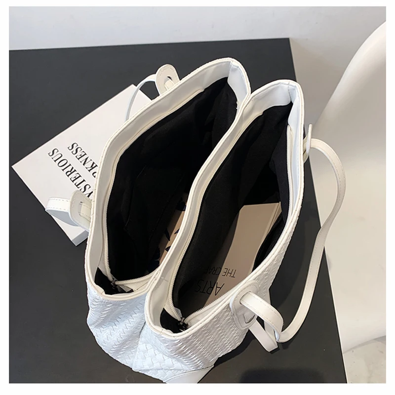 Large Capacity Tote Bag For Women PU Leather Shoulder Bag Vintage Handle Bag 2021 Trendy Lady Shopping Pouch Designer Tote
Large Capacity Tote Bag For Women PU Leather Shoulder Bag Vintage Handle Bag 2021 Trendy Lady Shopping Pouch Designer Tote
