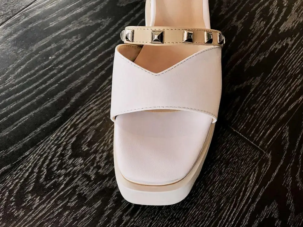 Lenkisen metal decorations mixed color square toe thick bottom high heel women shoes waterproof buckle straps summer sandals L72
Lenkisen metal decorations mixed color square toe thick bottom high heel women shoes waterproof buckle straps summer sandals L72