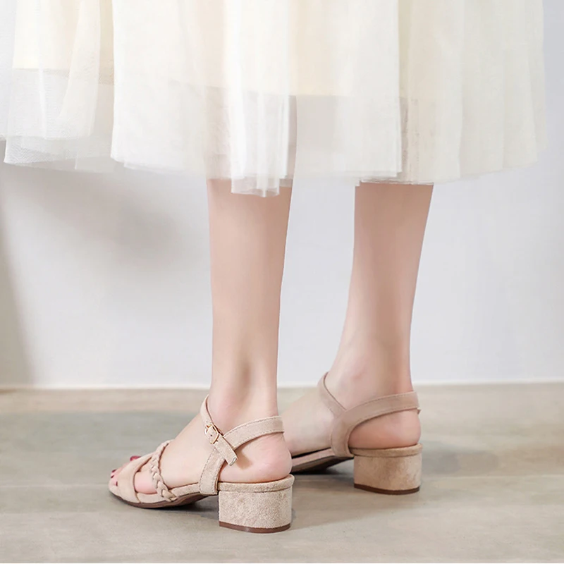 2021 Summer Shoes Sexy Women Low Heel Sandal High Heel Outdoor Leisure Buckle Beach Sandals Ladies All-match Chaussure Sandals
2021 Summer Shoes Sexy Women Low Heel Sandal High Heel Outdoor Leisure Buckle Beach Sandals Ladies All-match Chaussure Sandals