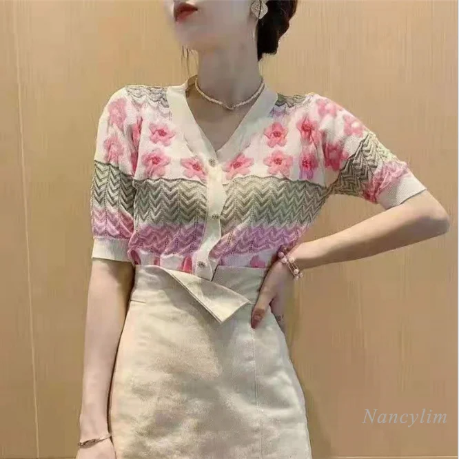 Flower Beaded Ice Silk Thin Knitted Tshirt for Women V-neck Shirt Female 2021 Summer New Short Sleeve Tops Camisetas De Mujer
Flower Beaded Ice Silk Thin Knitted Tshirt for Women V-neck Shirt Female 2021 Summer New Short Sleeve Tops Camisetas De Mujer