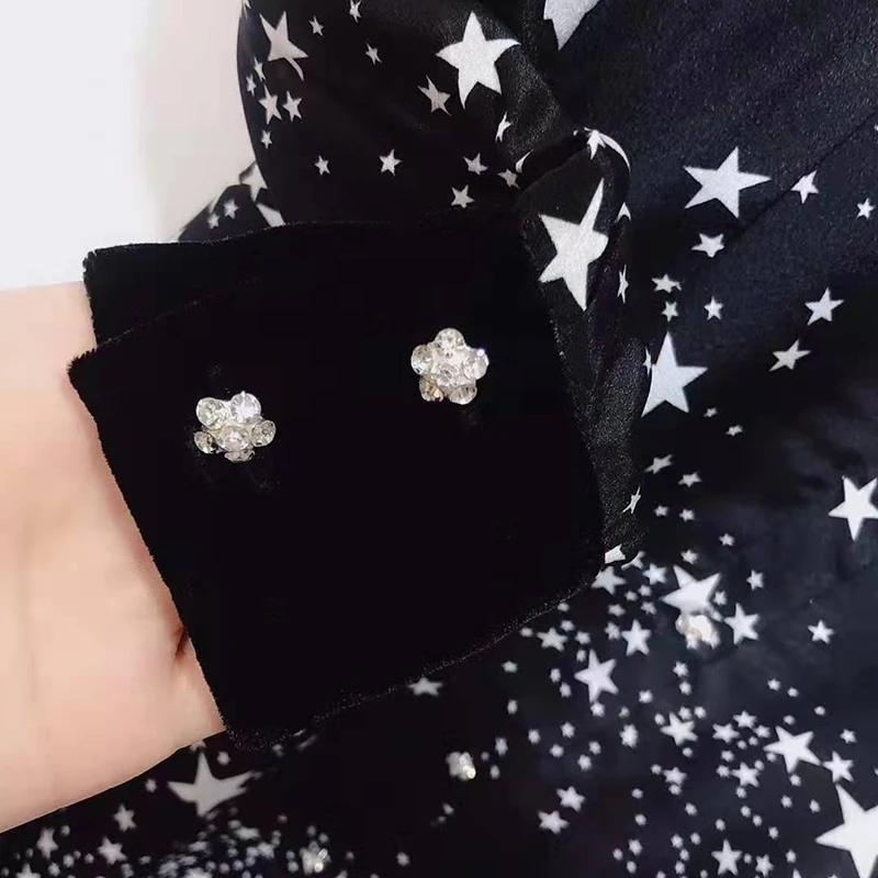 VERDEJULIAY European Runway Designer Dresses Stitching Velvet 2020 Spring High Quality Silk Ruffled Mini Star Print Women Dress
VERDEJULIAY European Runway Designer Dresses Stitching Velvet 2020 Spring High Quality Silk Ruffled Mini Star Print Women Dress