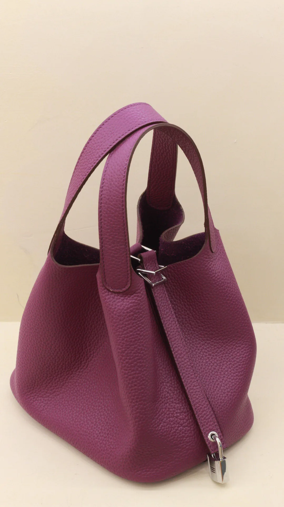 Women Handbag Genuine Cow Leather Assorted Colors Fashion And Classic 2021 The New Style 23 Color 18cm
Women Handbag Genuine Cow Leather Assorted Colors Fashion And Classic 2021 The New Style 23 Color 18cm