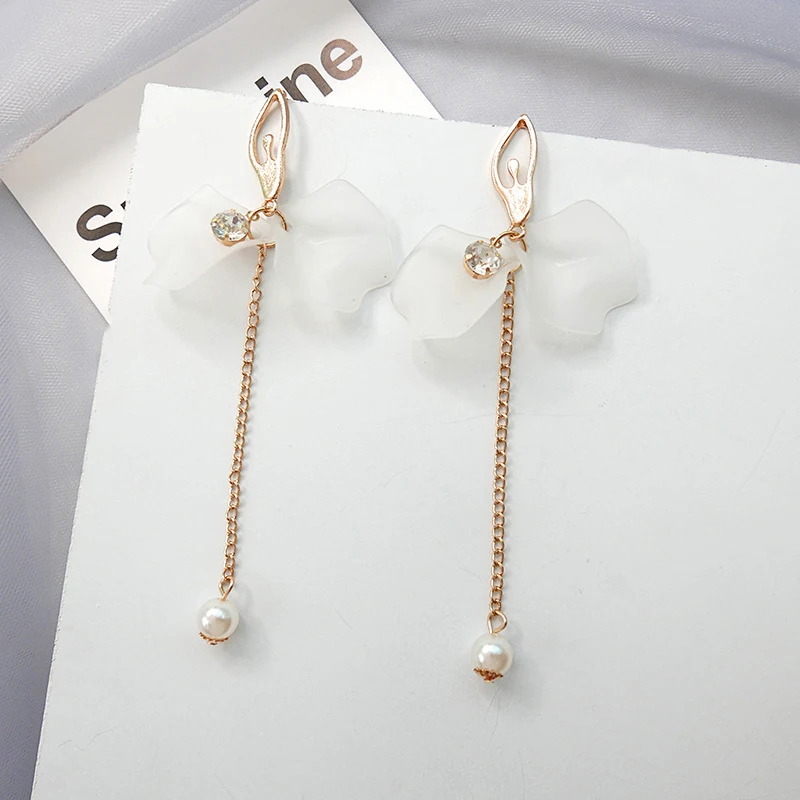 White immortal petal earrings female flower earrings earrings fairy earrings for women girl ear decoration jewelry ornaments 
White immortal petal earrings female flower earrings earrings fairy earrings for women girl ear decoration jewelry ornaments
