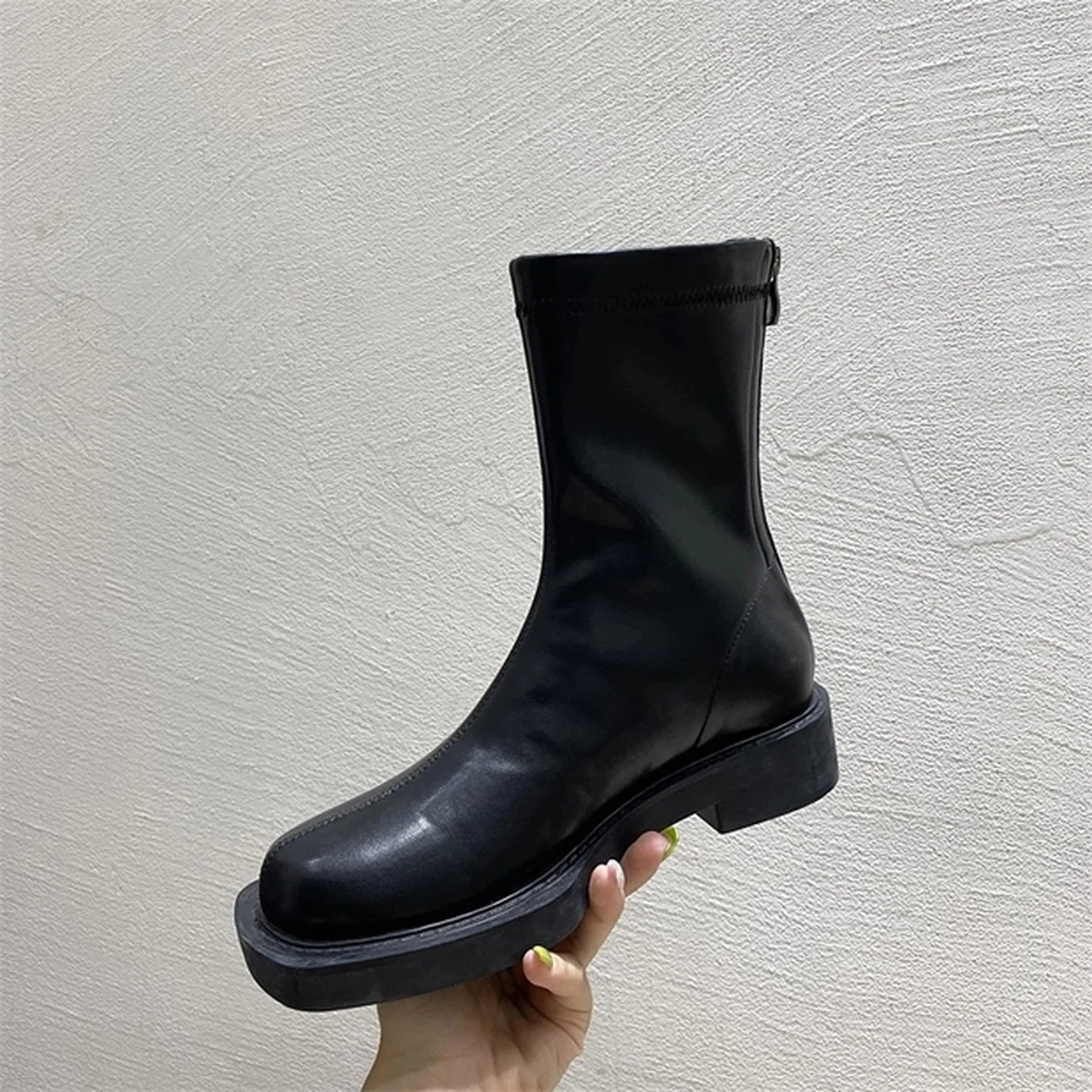 Autumn thin stretch boots black wild small short boots rear zipper flat shoes women's shoes handsome riding boots rain boots
Autumn thin stretch boots black wild small short boots rear zipper flat shoes women's shoes handsome riding boots rain boots