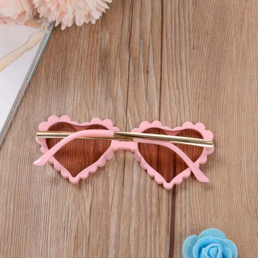 2021 Cute Love Heart Kids Sunglasses Children Fashion Plastic Pink Sun Glasses Girls Boys Beach Eyewear Oculos Gafas UV400
2021 Cute Love Heart Kids Sunglasses Children Fashion Plastic Pink Sun Glasses Girls Boys Beach Eyewear Oculos Gafas UV400