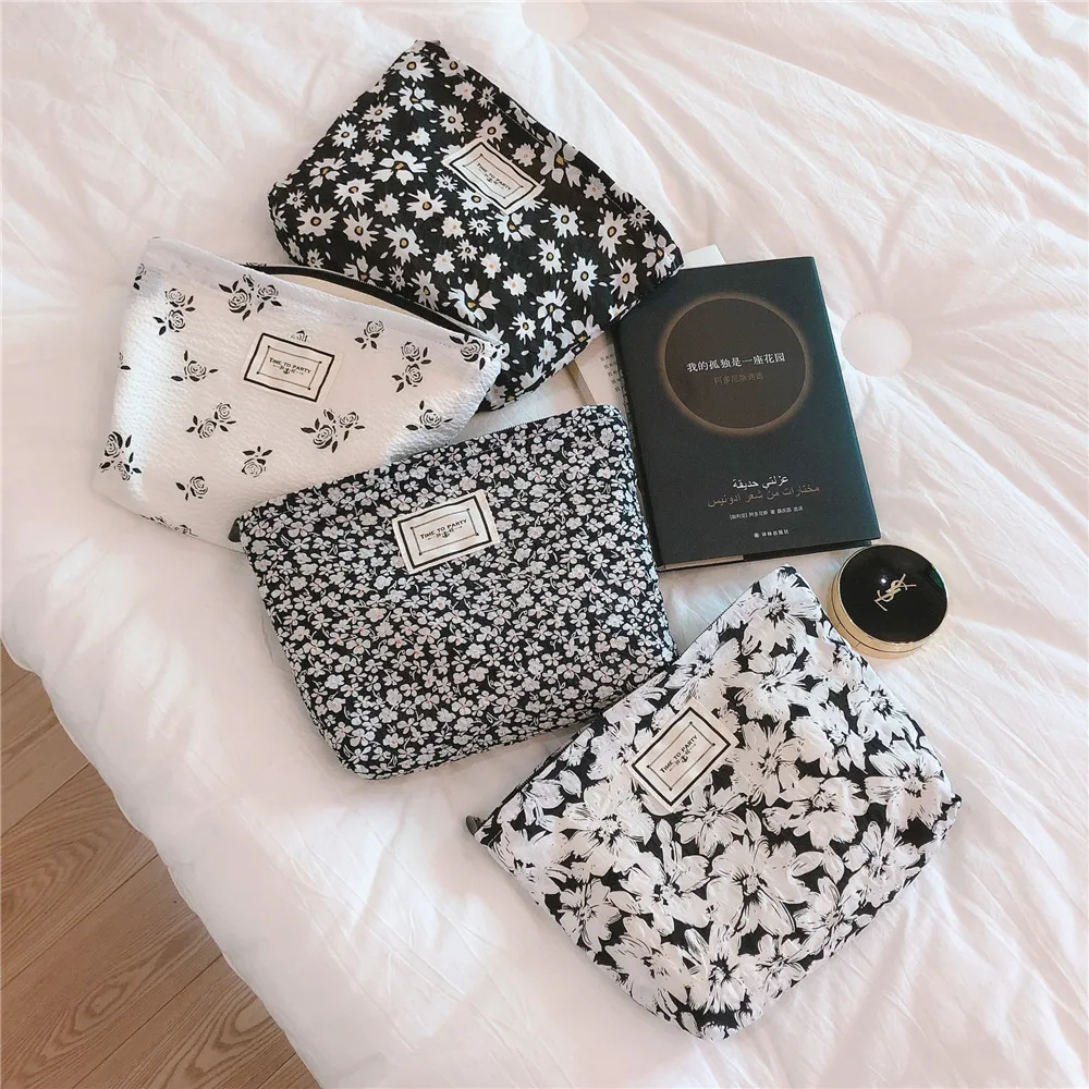 Bubble Cotton Fabric Cosmetic Bag Women Make Up Bag Organizer Necesserie Travel Toiletry Bags Floral Cosmetic Pouch Beauty Case
Bubble Cotton Fabric Cosmetic Bag Women Make Up Bag Organizer Necesserie Travel Toiletry Bags Floral Cosmetic Pouch Beauty Case