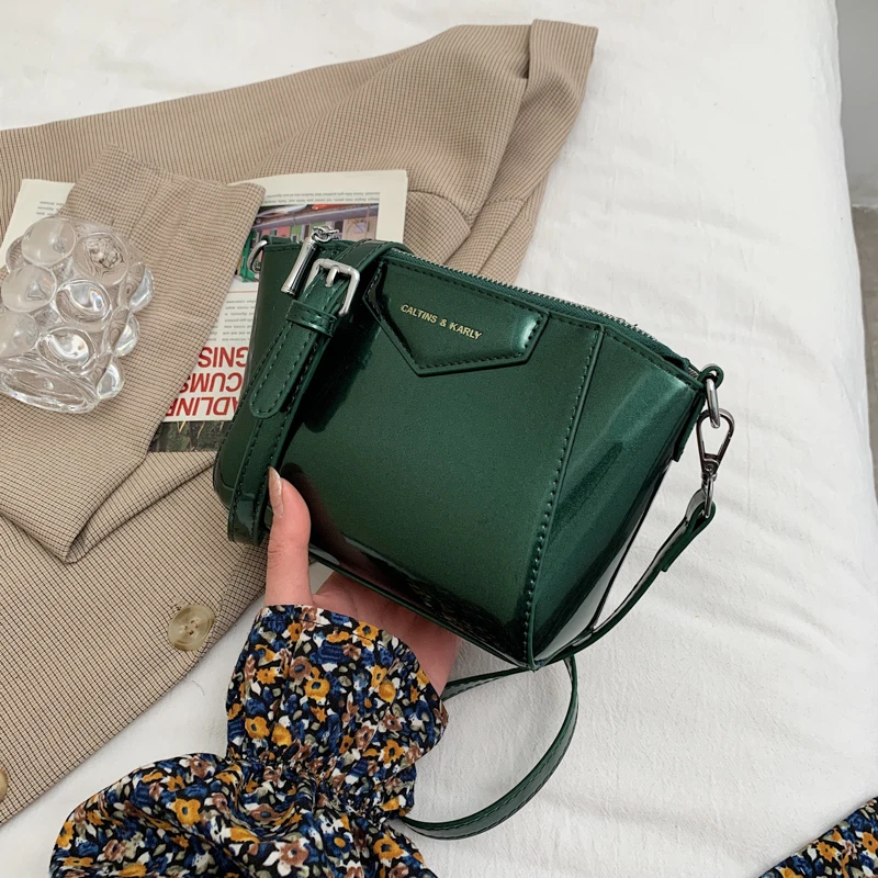 Сумка через плечо женская, из высококачественной кожи, однотонная, 2021 
Сумка через плечо женская, из высококачественной кожи, однотонная, 2021