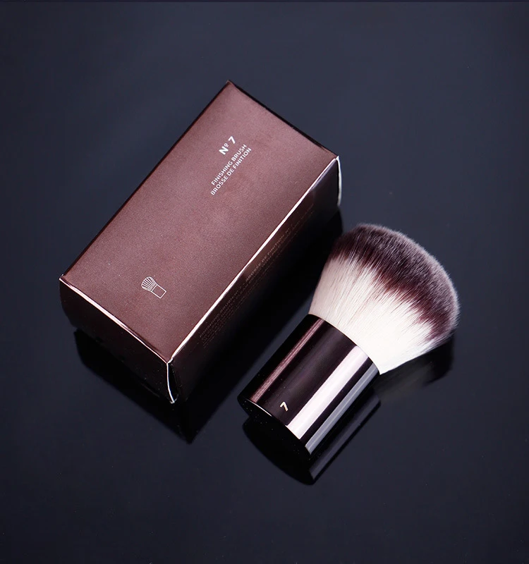 1 pc #7 Finishing Makeup brushes Powder contour Make up brush Portable size exquisite Professional metal handle with box
1 pc #7 Finishing Makeup brushes Powder contour Make up brush Portable size exquisite Professional metal handle with box