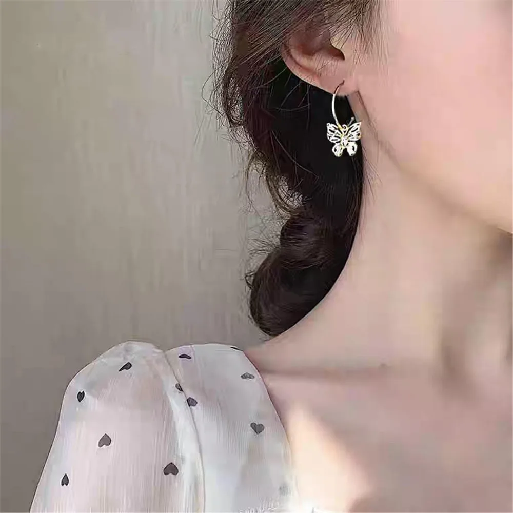 Butterfly Earrings Needle 925 Alloy Silver Color Hoop Earrings For Women Girl Korean Hoop Silver Fashion Jewelry Wholesale Price
Butterfly Earrings Needle 925 Alloy Silver Color Hoop Earrings For Women Girl Korean Hoop Silver Fashion Jewelry Wholesale Price