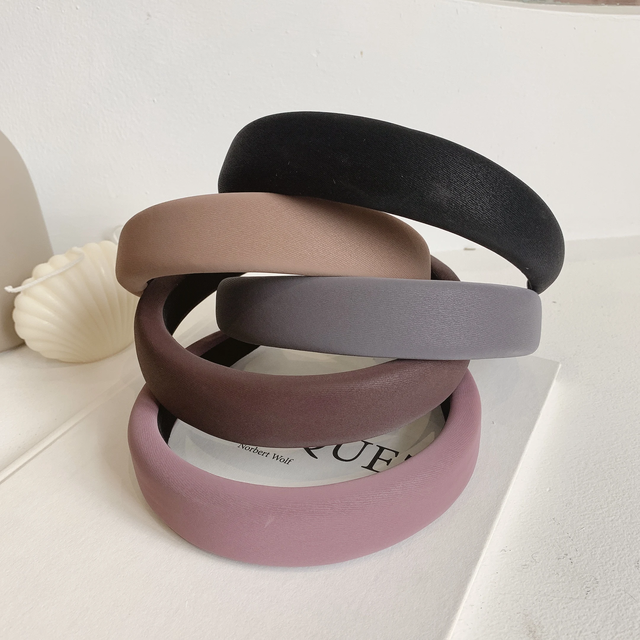 New Lady Retro Sponge Hairband Woman Girl Solid Color Thick Wide Headband Headdress Fashion Hair Hoop Bezel Accessories Headwear
New Lady Retro Sponge Hairband Woman Girl Solid Color Thick Wide Headband Headdress Fashion Hair Hoop Bezel Accessories Headwear