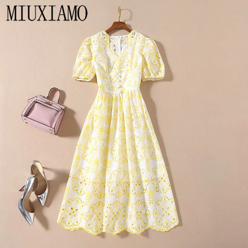 MIUXIMAO High Quality 2020 Summer Dress Party Casual Beach Elegant Fashion Yellow Flower Embroidery Dress Women Vestidos
MIUXIMAO High Quality 2020 Summer Dress Party Casual Beach Elegant Fashion Yellow Flower Embroidery Dress Women Vestidos