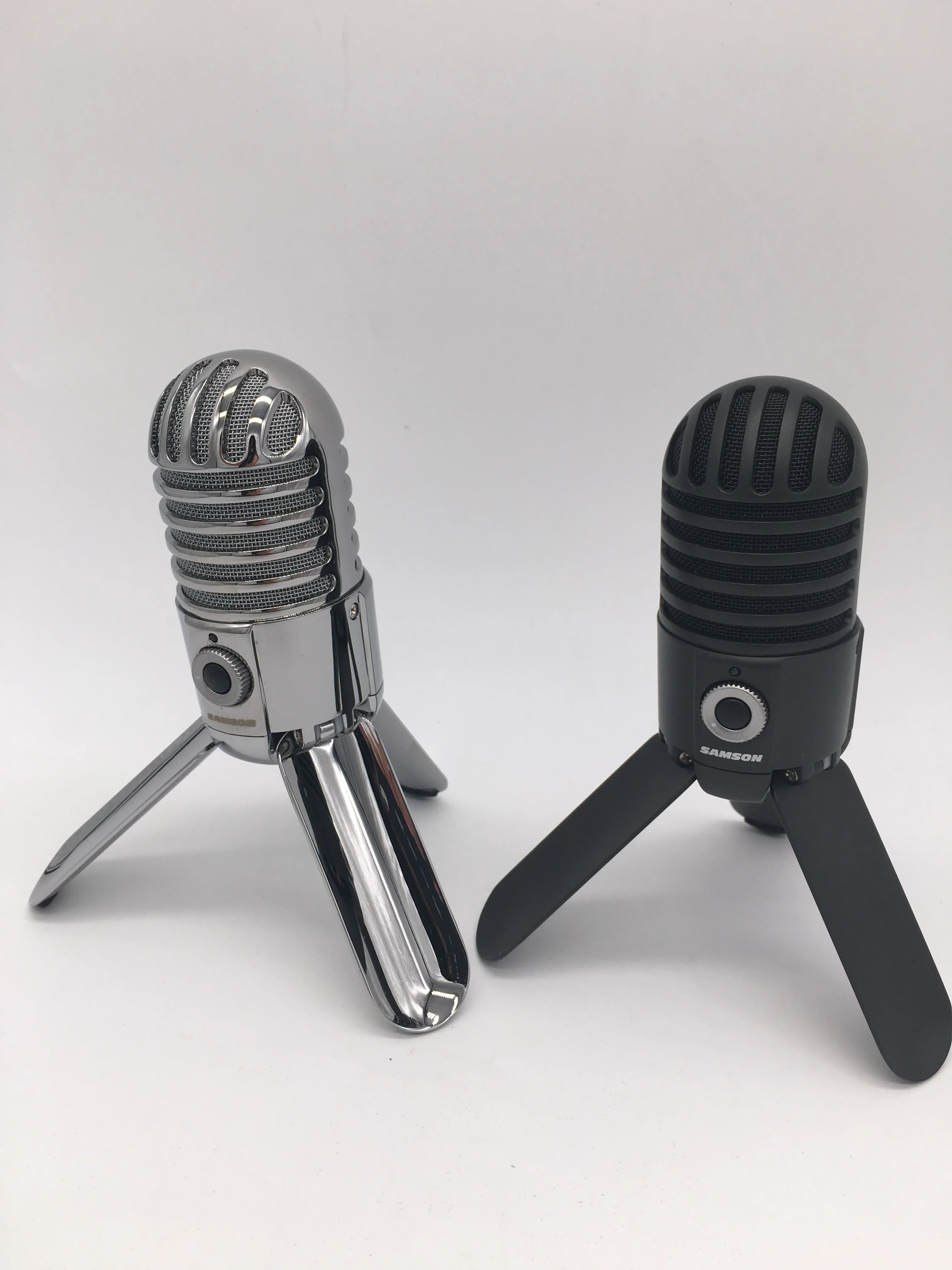 Mic USB Studio Recording Microphone Fold-Back with USB Cable Carrying Bag for Computer Network
Mic USB Studio Recording Microphone Fold-Back with USB Cable Carrying Bag for Computer Network