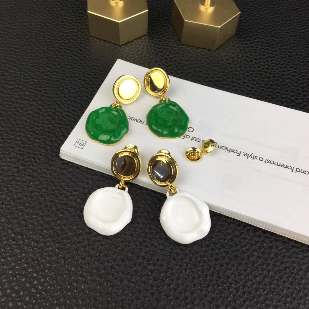 European and American color dripping round cake earrings atmospheric trend color irregular enamel earrings
European and American color dripping round cake earrings atmospheric trend color irregular enamel earrings