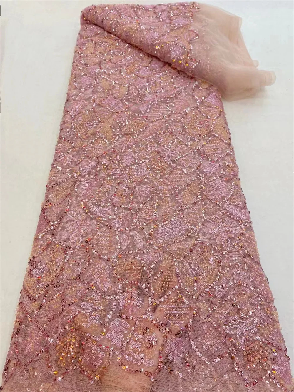 2022 High Quality Nigerian Lace Fabric Embroidery French Beads Lace African Lace Fabric Weaving Design Sequins Lace Fabric 4676B
2022 High Quality Nigerian Lace Fabric Embroidery French Beads Lace African Lace Fabric Weaving Design Sequins Lace Fabric 4676B
