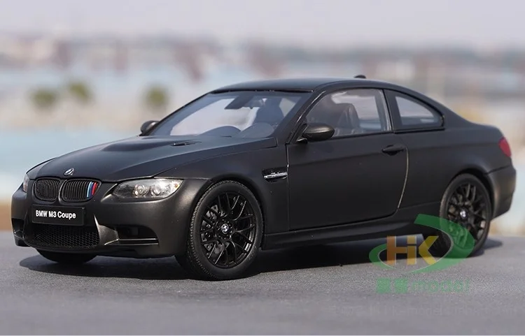 1/18 Metal alloy die-casting simulation car model Kyosho Bmw M3 Toys for children Family display
1/18 Metal alloy die-casting simulation car model Kyosho Bmw M3 Toys for children Family display