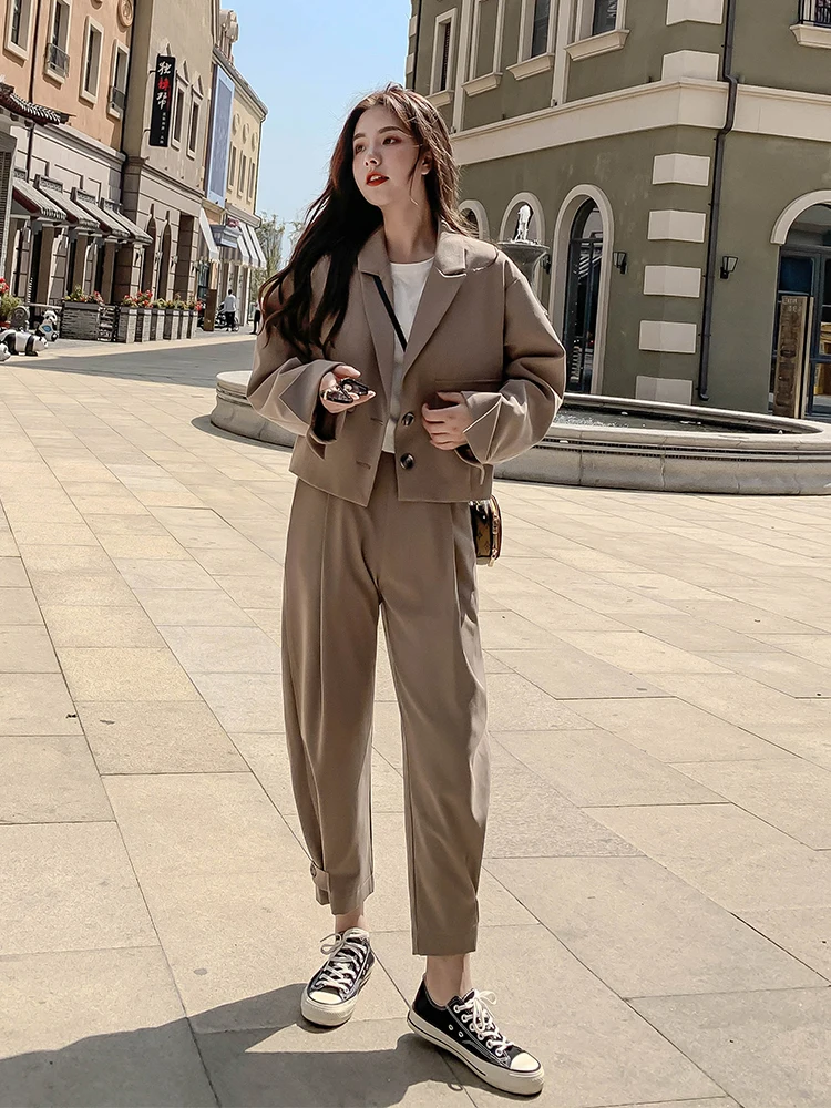 Women 2 Piece Set 2021 Autumn Casual Blazers Loose Office Ladies Business Suit Female Korean Fashion Blazer + Suits Pant
Women 2 Piece Set 2021 Autumn Casual Blazers Loose Office Ladies Business Suit Female Korean Fashion Blazer + Suits Pant