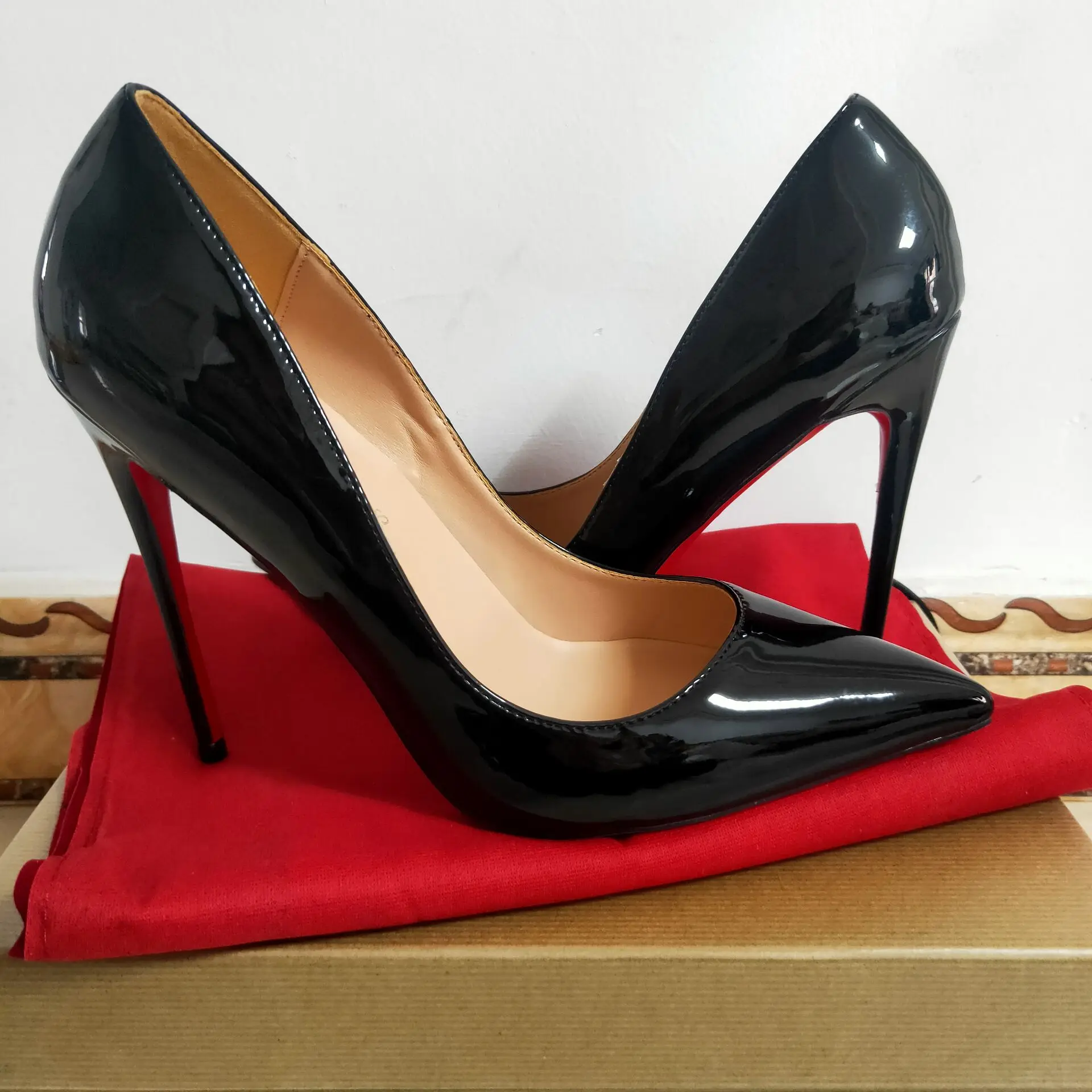 2021 Red Pumps Women Luxury Pumps 8 10 12cm High Heels Black Red Wedding Shoes Ladies Stiletto Women Red Shoes 35-44 Red Dustbag
2021 Red Pumps Women Luxury Pumps 8 10 12cm High Heels Black Red Wedding Shoes Ladies Stiletto Women Red Shoes 35-44 Red Dustbag
