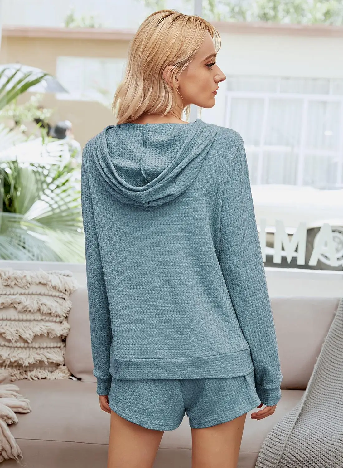 2020 New Women's Home Set Hooded Top Shorts Pure Color Casual Pulloer Set Famliy Living
2020 New Women's Home Set Hooded Top Shorts Pure Color Casual Pulloer Set Famliy Living