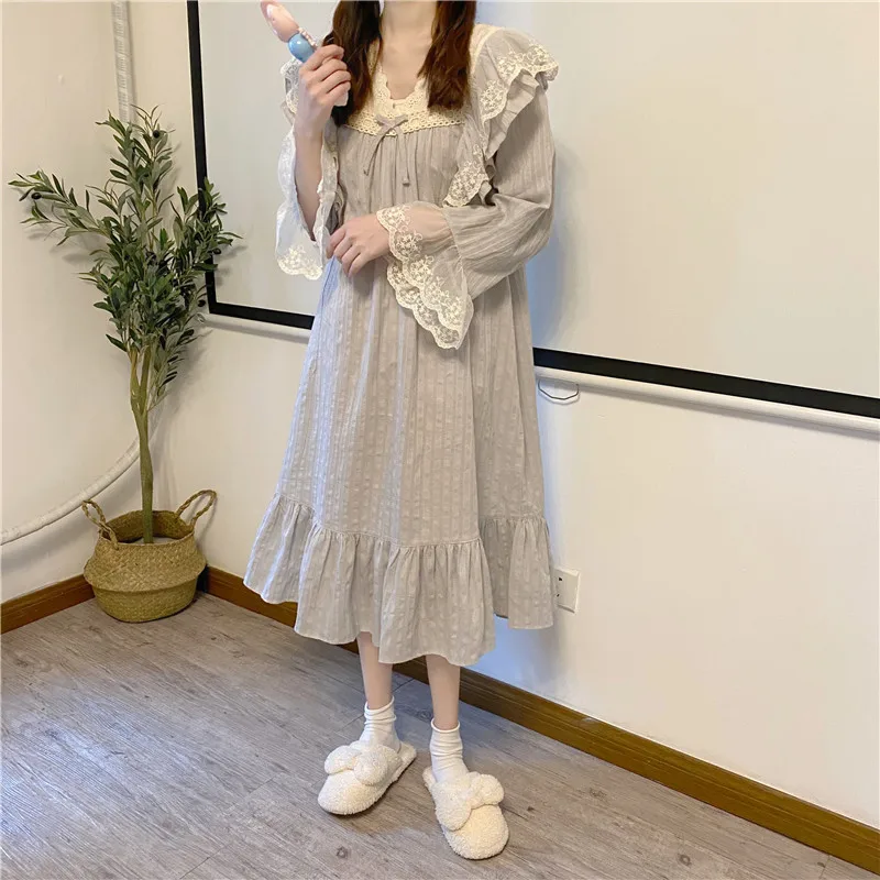Vintage Lace Patchwork Cotton Nightgown Korea Ruffles Loose Sleepwear Home Clothes Long Sleeve Nightdress Midi Dress Y322 
Vintage Lace Patchwork Cotton Nightgown Korea Ruffles Loose Sleepwear Home Clothes Long Sleeve Nightdress Midi Dress Y322