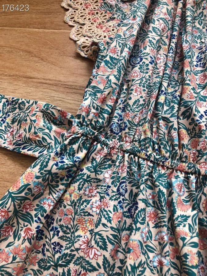 2021 summer literary style small fresh floral print stand collar Feifei sleeve slim pleated cotton dress
2021 summer literary style small fresh floral print stand collar Feifei sleeve slim pleated cotton dress