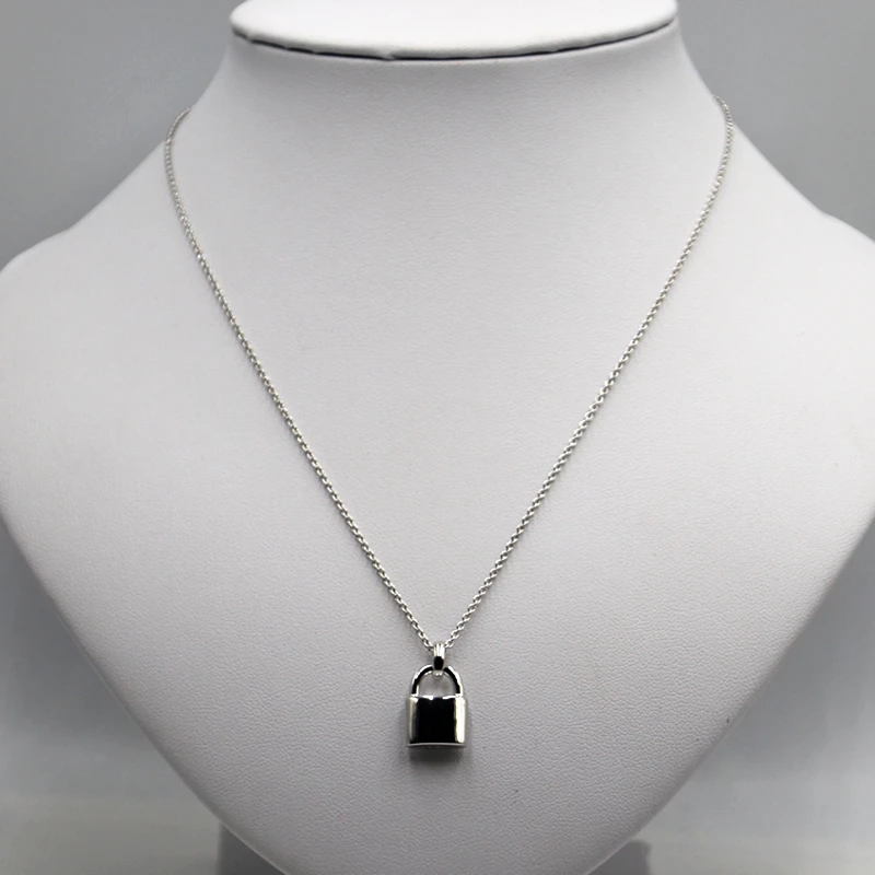 1:1 original 925 sterling silver lock pendant necklace, classic high-quality fashion jewelry, holiday gift for women
1:1 original 925 sterling silver lock pendant necklace, classic high-quality fashion jewelry, holiday gift for women