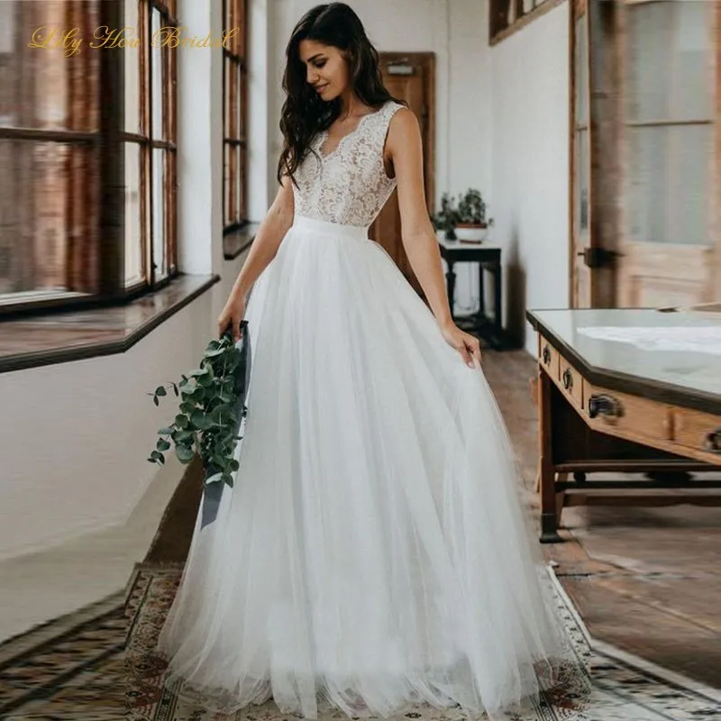 2020 Beach Wedding Dress A Line V Neck Sleeveless Lace Top Tulle Skirt Open Back Bohemian Boho Style Cheap Bridal Gown 
2020 Beach Wedding Dress A Line V Neck Sleeveless Lace Top Tulle Skirt Open Back Bohemian Boho Style Cheap Bridal Gown