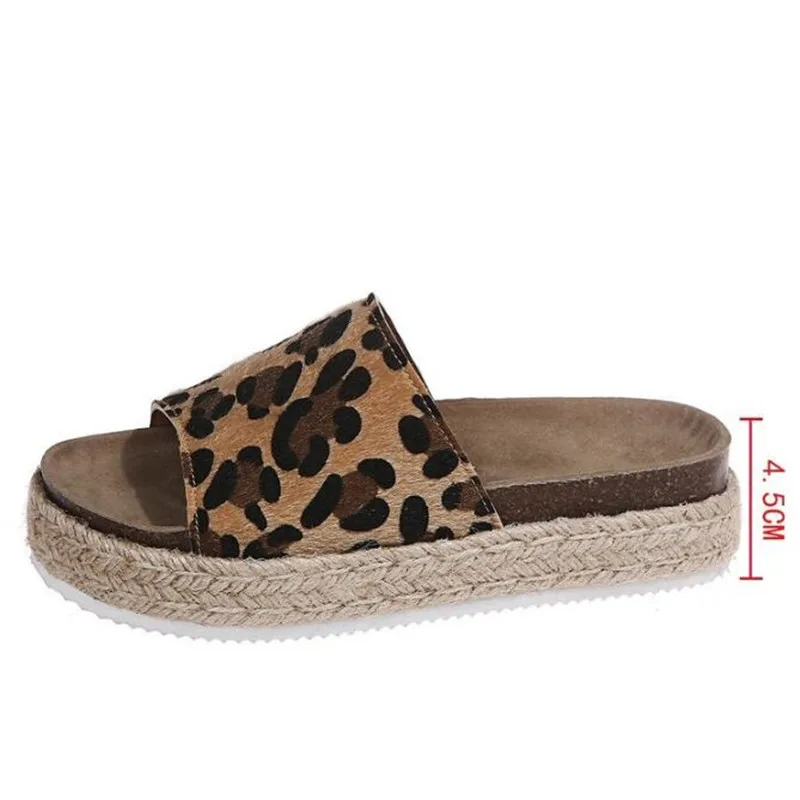 Large size suede women's slippers summer new chain women sandals fashion platform slides casual breathable bottom womens shoes
Large size suede women's slippers summer new chain women sandals fashion platform slides casual breathable bottom womens shoes