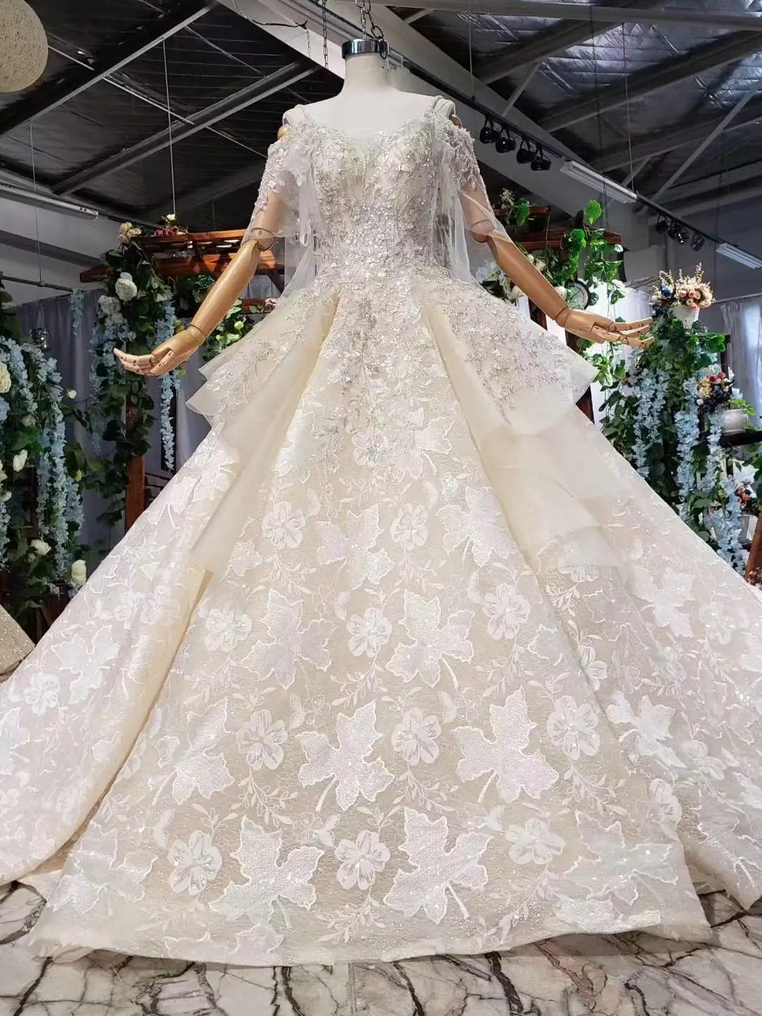 Vintage Wedding Dress Ball Gown Lace Beading Sequined Bride Dress Off The Shoulder Sleeves Wedding Gown 2019 Vestido De Noiva
Vintage Wedding Dress Ball Gown Lace Beading Sequined Bride Dress Off The Shoulder Sleeves Wedding Gown 2019 Vestido De Noiva