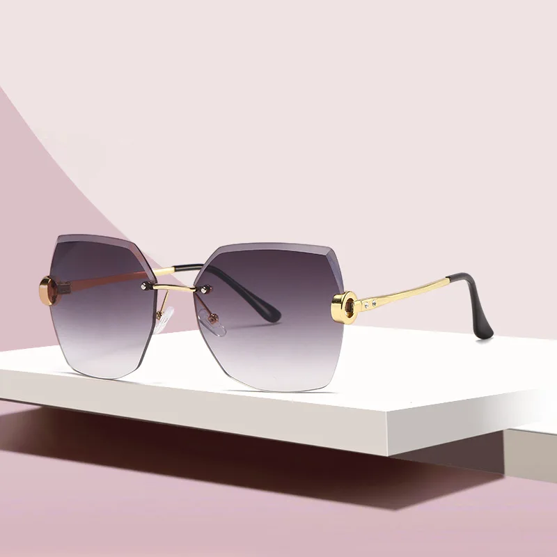 ZXWLYXGX Luxury Brand Sunglasses Women Fashion Black Retro Sun Glasses Vintage Lady Summer Style Sunglasses Female Famous UV400
ZXWLYXGX Luxury Brand Sunglasses Women Fashion Black Retro Sun Glasses Vintage Lady Summer Style Sunglasses Female Famous UV400