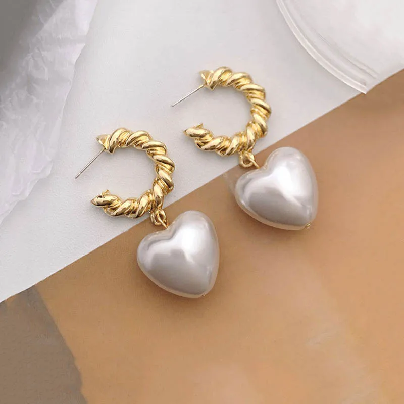 Unique Design Metal Hemp Flower Heart Shape Earrings for Women White Love Pendant Imitate Pearl Earrings
Unique Design Metal Hemp Flower Heart Shape Earrings for Women White Love Pendant Imitate Pearl Earrings