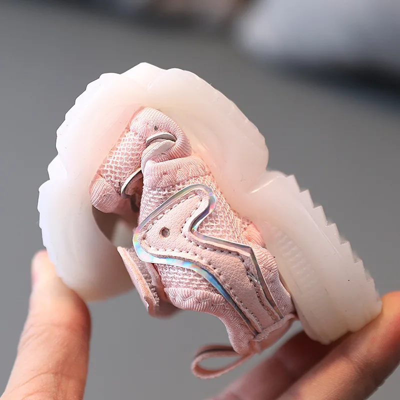 2021 Summer New Children's Light-up Sandals Boys Shoes Toes-capped Soft-soled Beach Shoes Girls Kids Casual Flats Fashion Cute
2021 Summer New Children's Light-up Sandals Boys Shoes Toes-capped Soft-soled Beach Shoes Girls Kids Casual Flats Fashion Cute