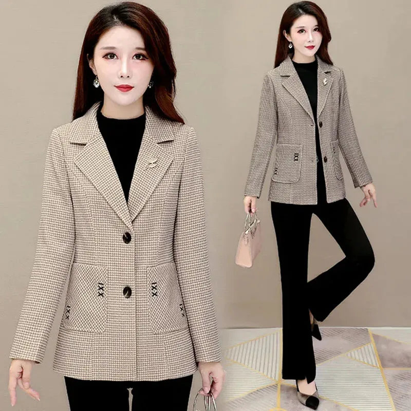 2022 Spring Autumn New Blazer Ladies Plaid 5XL Small Suit Jacket Middle-Aged Mothers Popular Short Small Suit Women255
2022 Spring Autumn New Blazer Ladies Plaid 5XL Small Suit Jacket Middle-Aged Mothers Popular Short Small Suit Women255