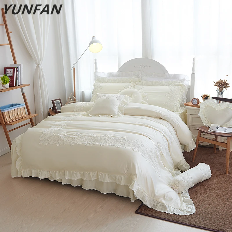 White cotton silk luxury royal bedding set king queen size European duvet cover bedlinen Fashion lace princess bed skirt set
White cotton silk luxury royal bedding set king queen size European duvet cover bedlinen Fashion lace princess bed skirt set
