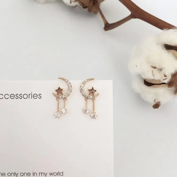 Temperamental earring moon design sense earrings super immortal joker net red tide female 
Temperamental earring moon design sense earrings super immortal joker net red tide female