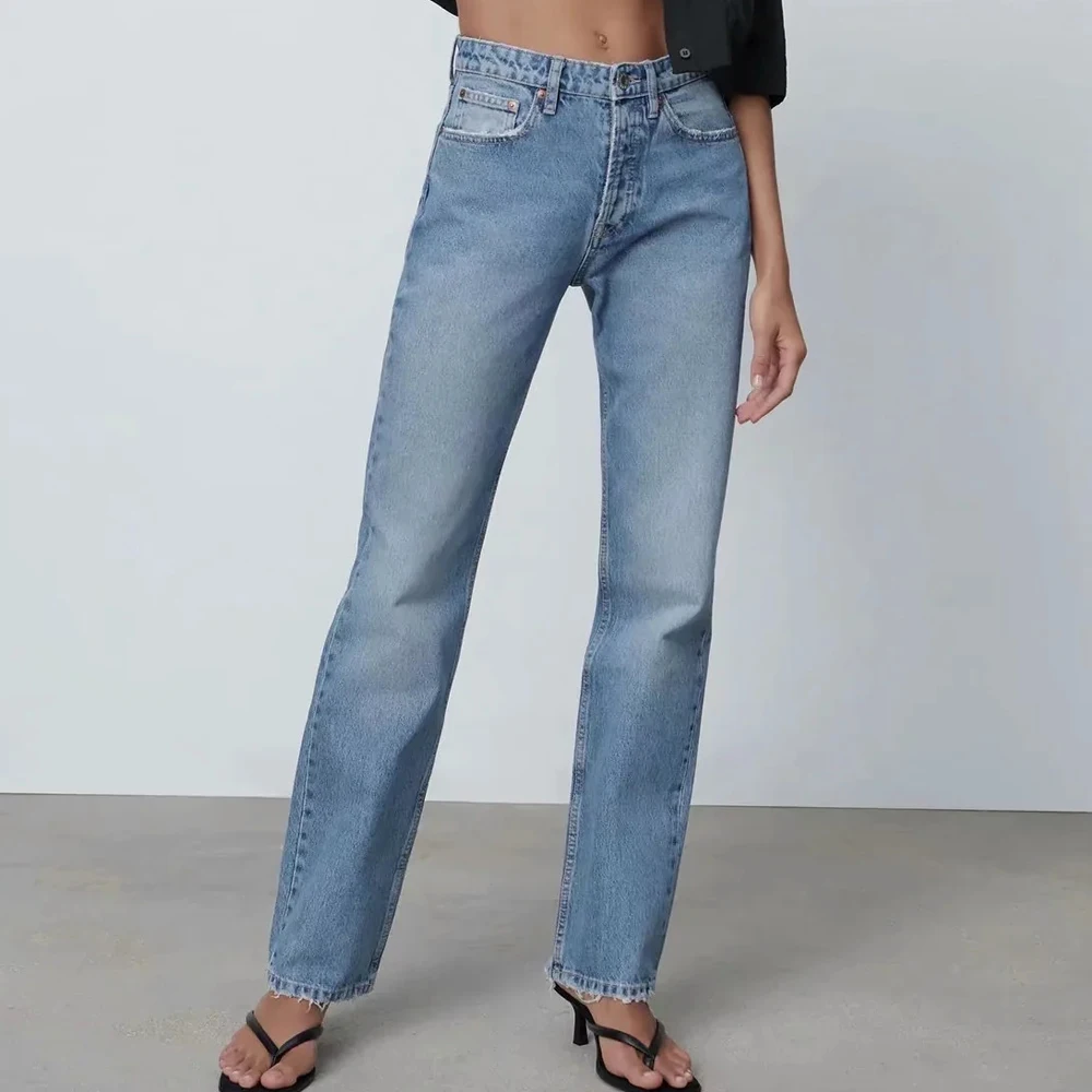 P.Q.CHEN 2021 Women Light Blue Straight Leg Jeans Washed Full Length Mid Waist Mom Denim Pants Pocket Versatile Trousers
P.Q.CHEN 2021 Women Light Blue Straight Leg Jeans Washed Full Length Mid Waist Mom Denim Pants Pocket Versatile Trousers
