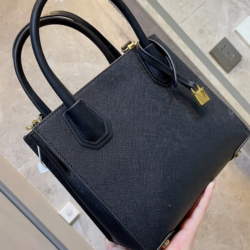 2021 New Genuine Leather Luxury Designer handbag Designer Bag Sac De Luxe Femme Mochila Bolso Mujer Satchels Women Bags graffiti
2021 New Genuine Leather Luxury Designer handbag Designer Bag Sac De Luxe Femme Mochila Bolso Mujer Satchels Women Bags graffiti