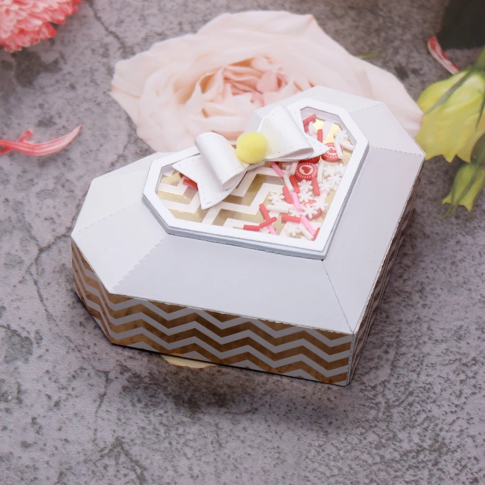 KSCRAFT Heart Chocolate Box Metal Cutting Dies Stencils for DIY Scrapbooking Decorative Embossing DIY Paper Cards
KSCRAFT Heart Chocolate Box Metal Cutting Dies Stencils for DIY Scrapbooking Decorative Embossing DIY Paper Cards