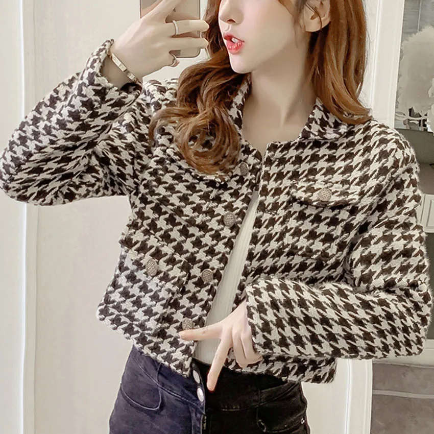 Korean Fashion Bouble Breasted Vintage Jacket Women Long Sleeve Houndstooth Plaid Woolen Short Coat Winter Outwear
Korean Fashion Bouble Breasted Vintage Jacket Women Long Sleeve Houndstooth Plaid Woolen Short Coat Winter Outwear