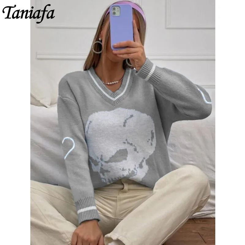 Halloween Skull Knitted Sweater Women Long Sleeve V-neck Pullover Sweater Jumper Casual Autumn Winter Knitwea
Halloween Skull Knitted Sweater Women Long Sleeve V-neck Pullover Sweater Jumper Casual Autumn Winter Knitwea