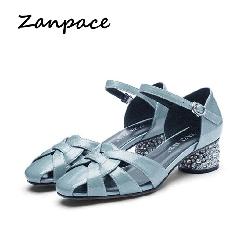 2021New Hollow Women Sandals Thick with Rhinestones Word Buckle Women Shoes Large Size 41 Summer Fashion High Heel Sandals
2021New Hollow Women Sandals Thick with Rhinestones Word Buckle Women Shoes Large Size 41 Summer Fashion High Heel Sandals