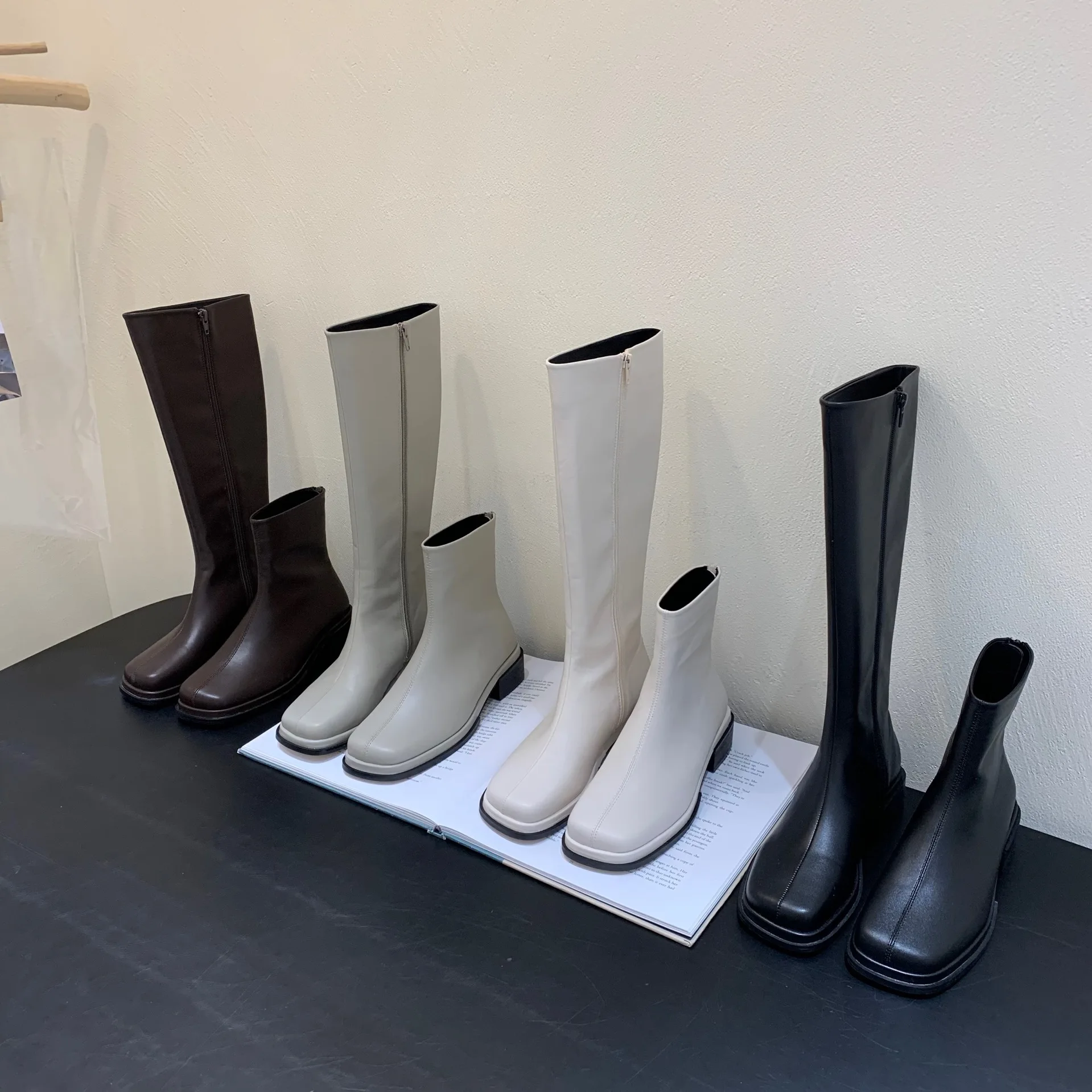 Новинка 2021, зимняя короткая женская обувь из плюша, женская обувь longn115 
Новинка 2021, зимняя короткая женская обувь из плюша, женская обувь longn115