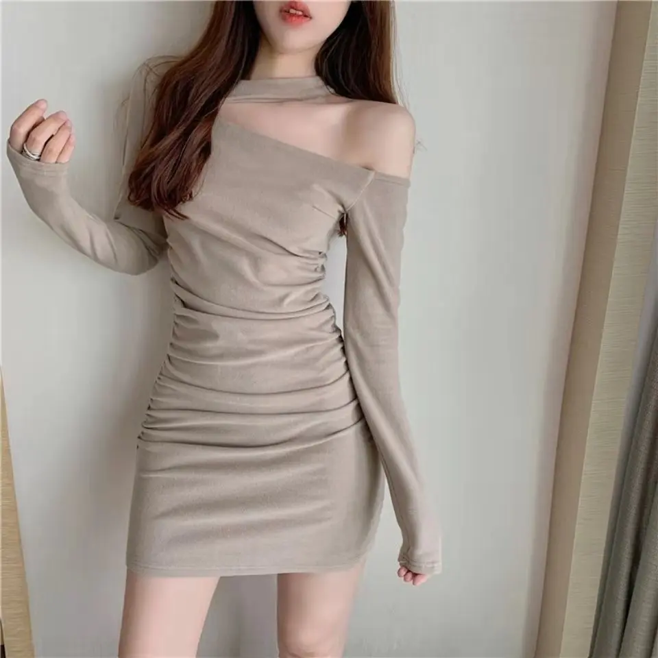 Oblique Collar Strapless Hanging Neck Dress Sexy Pleated Slim Mini Skirt Bag Hip Skirt Trendy New Summer 2022
Oblique Collar Strapless Hanging Neck Dress Sexy Pleated Slim Mini Skirt Bag Hip Skirt Trendy New Summer 2022