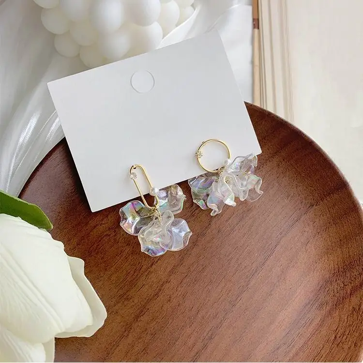 Korean White Transparent Flower Petal Earrings For Women 2020 New Jewelry Temperament Brincos Wholesale
Korean White Transparent Flower Petal Earrings For Women 2020 New Jewelry Temperament Brincos Wholesale