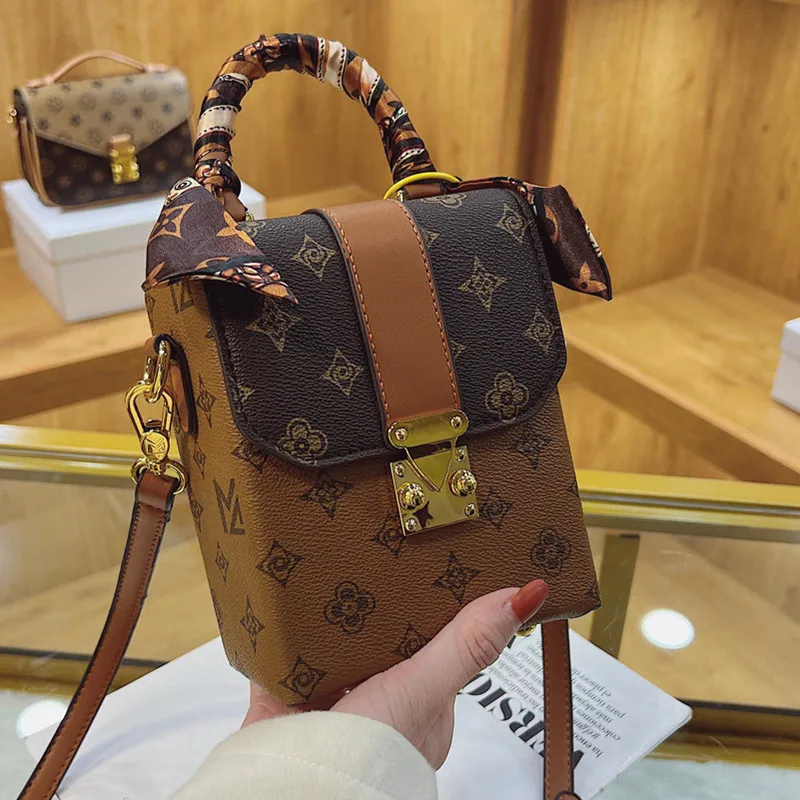 Women's new color matching printing design box bag fashion texture shoulder bag brand classic design ribbon handbag
Women's new color matching printing design box bag fashion texture shoulder bag brand classic design ribbon handbag